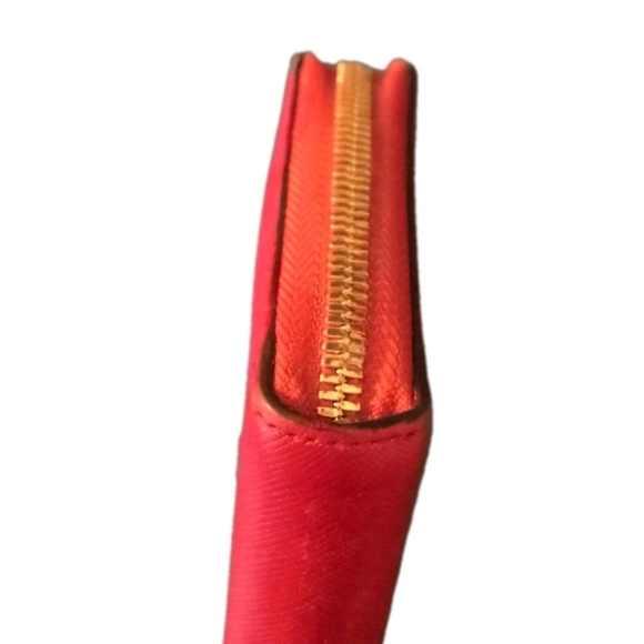 MCM Milla Grained Red Leather Zipped Wallet Card Holder (EXCELLENT CONDITION - Picture 7 of 12